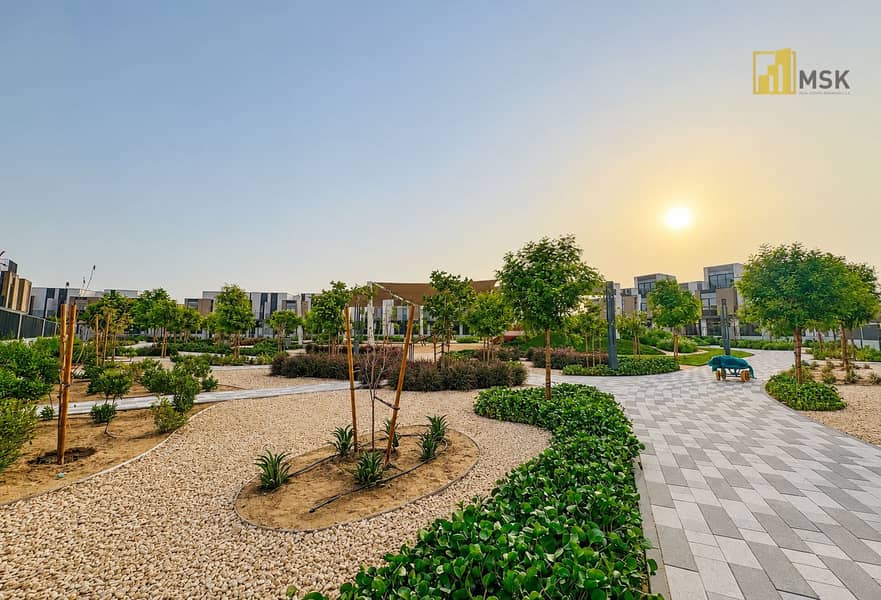 6 Golden Courtyard Garden Path. png