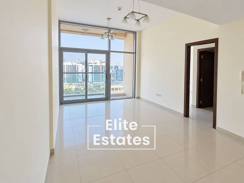 2 Bright Empty Apartment with City Views. png