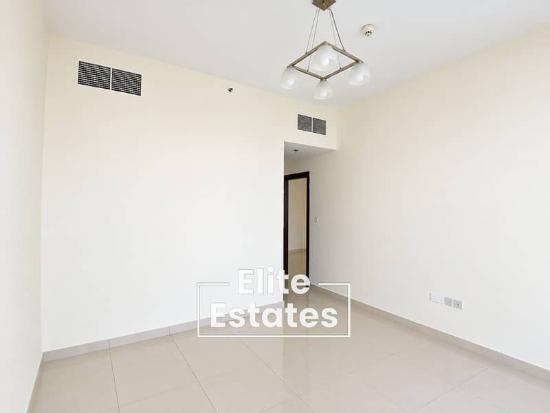 9 Minimal Empty Room with Pendant Light. png
