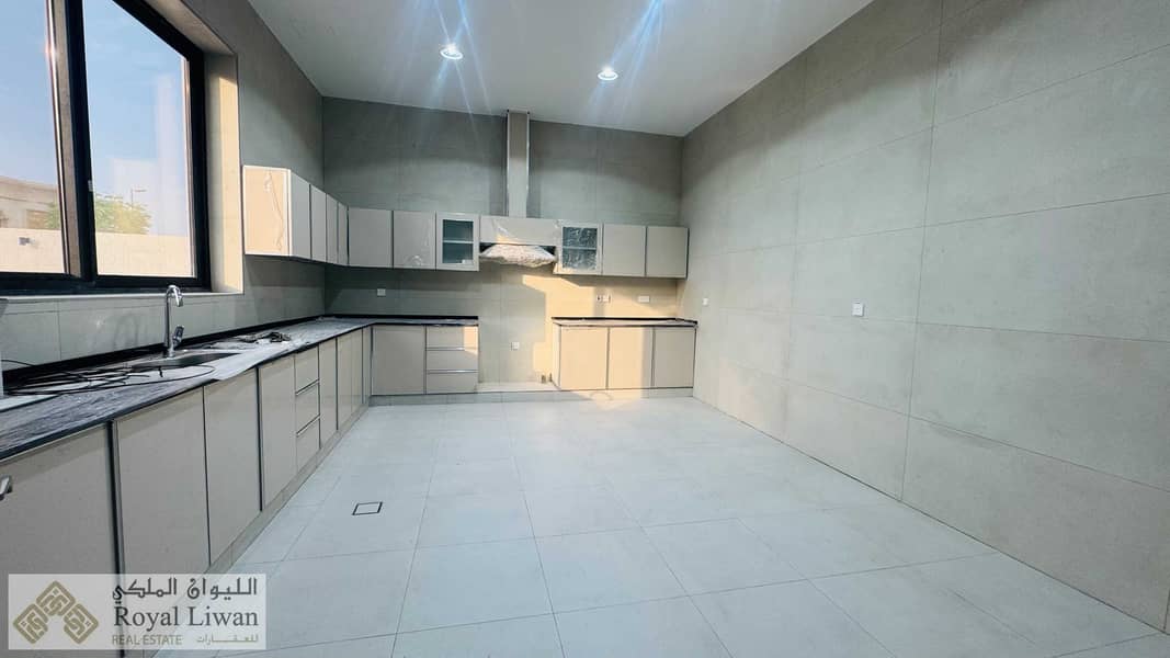 6 WhatsApp Image 2026-10-19 at 11.50. 31 (1). jpeg