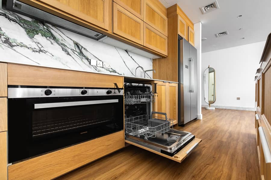 8 10 living room & kitchen (2). jpg