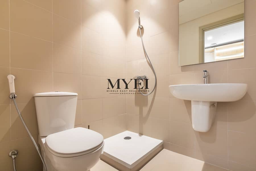 33 08 maid-storage room & bathroom (2). jpg