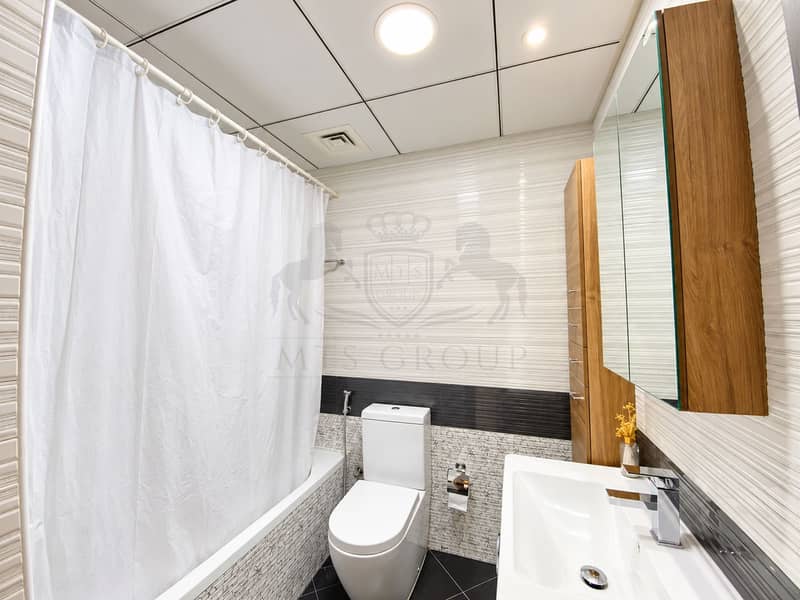 10 Bright Modern Bathroom Interior. png