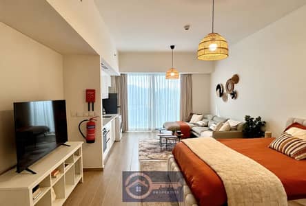 Studio te Huur in Yas Island, Abu Dhabi - Clean interior with bright windows. png Studio te Huur in Yas Island, Abu Dhabi - Clean interior with bright windows. png