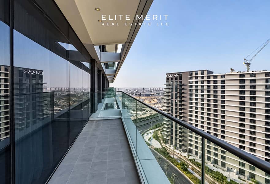 11 Modern Balcony View of Emaar Tower. jpg