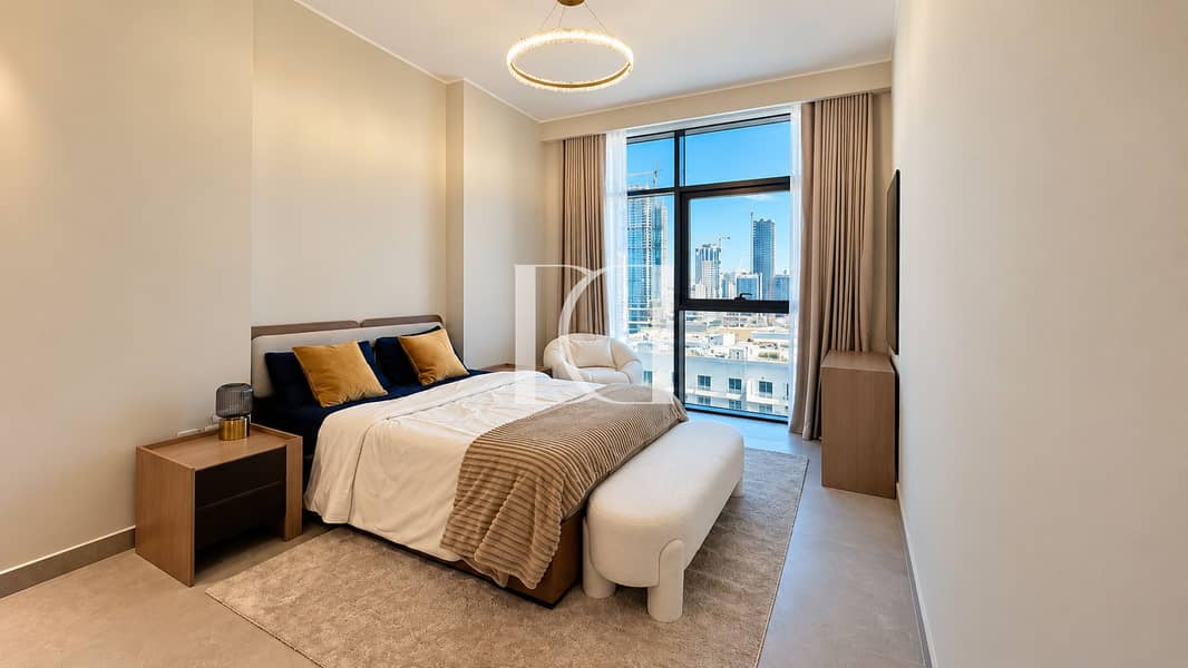 7 Modern Bedroom with City Skyline View. png