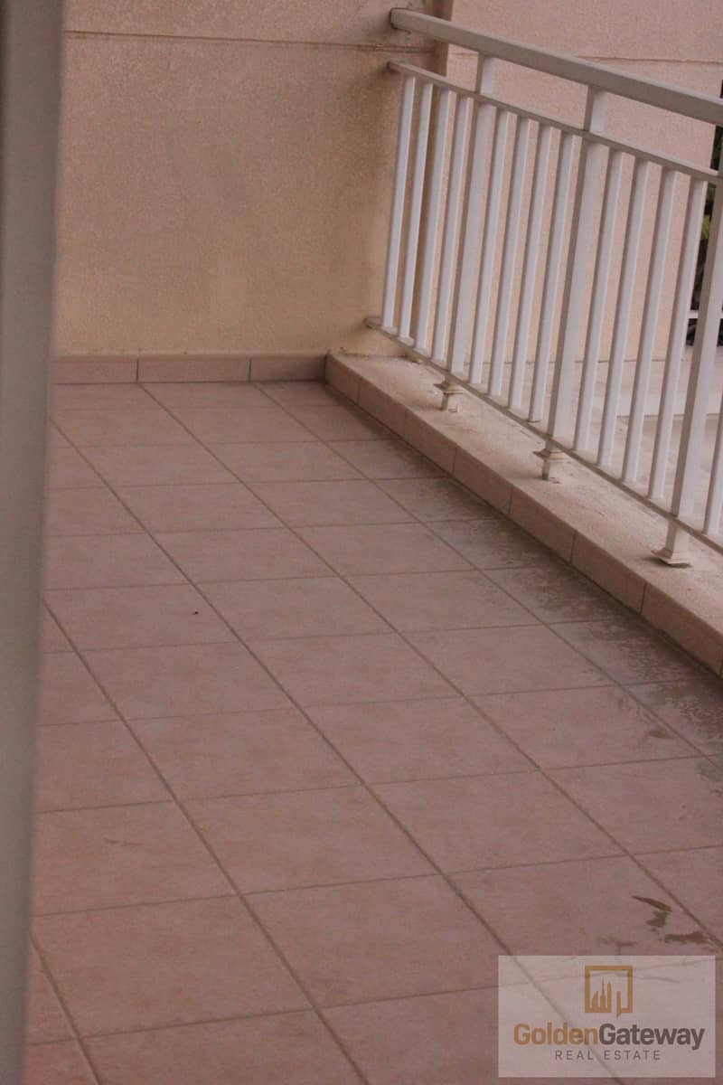 6 Balcony. JPG