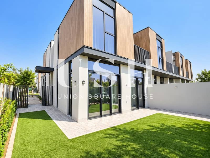 2 Modern Townhouse with Sunlit Courtyard. jpg