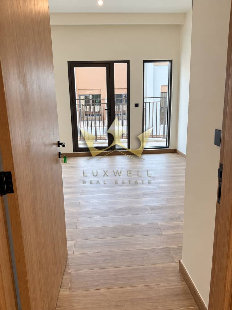 15 Empty Modern Room with Balcony View. png