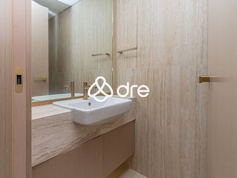 18 DRE08887. JPG