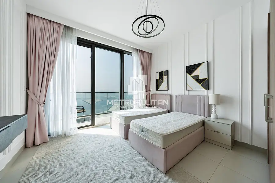 Best Priced | Vacant | Upgraded with Skyline View