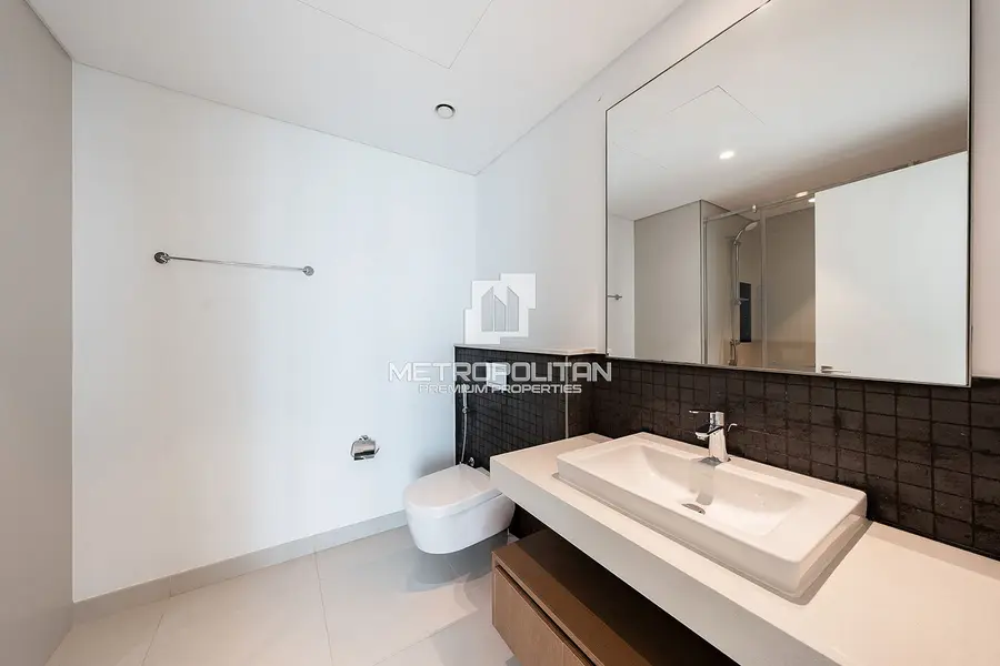 Best Priced | Vacant | Upgraded with Skyline View