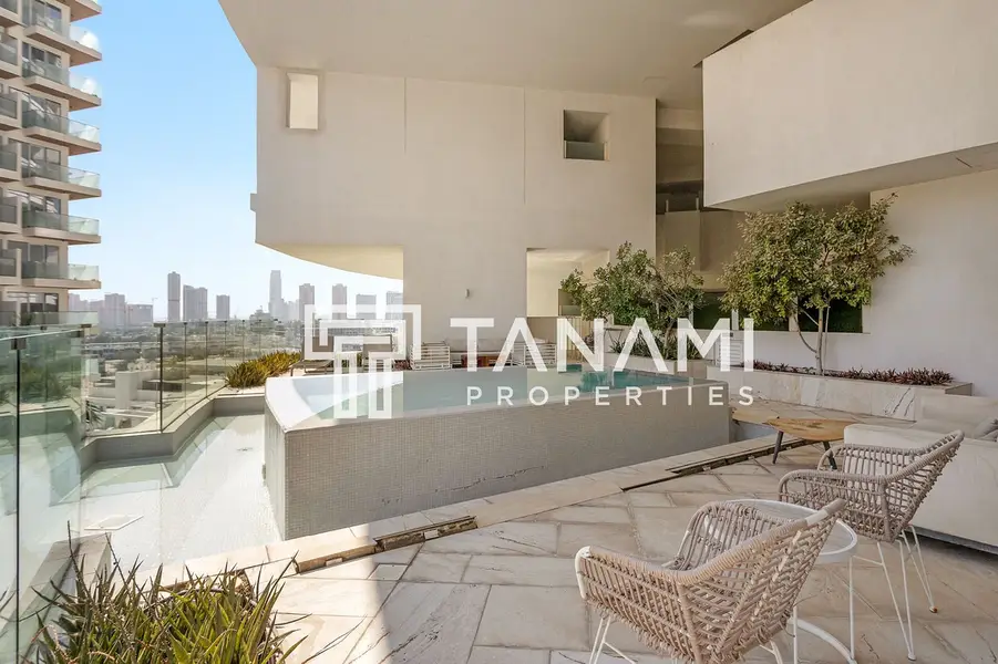 Luxury 2 BR | Fully Furnished | Prime Location