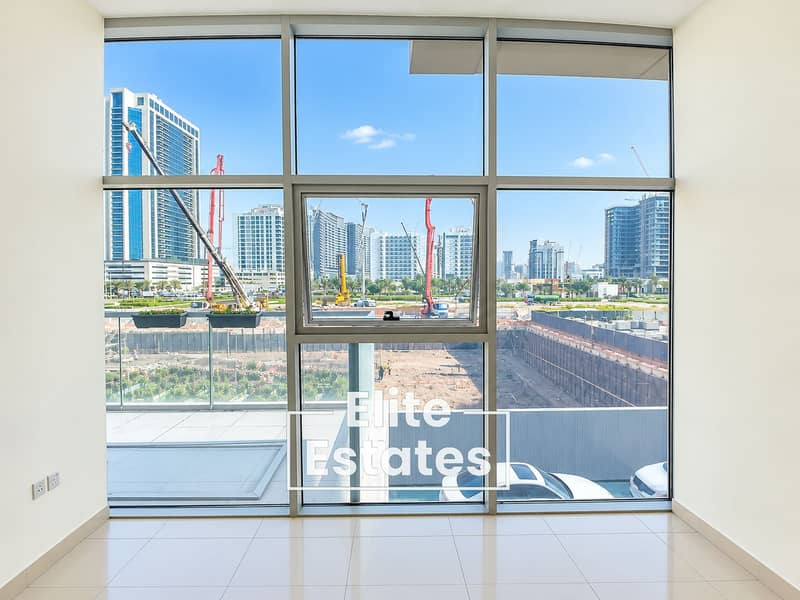 3 Minimalist Interior Overlooking City Construction. png