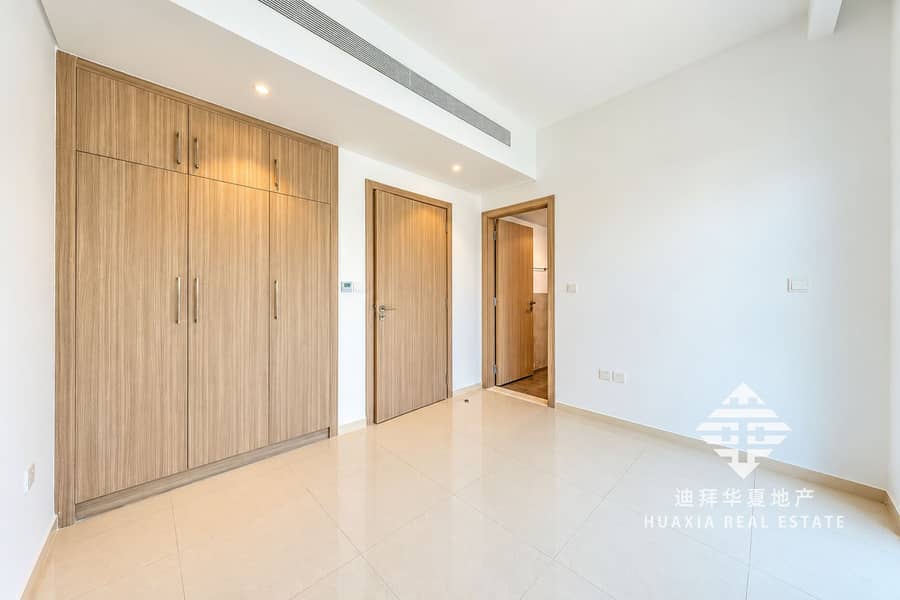6 Bright Minimalist Bedroom with Oak Wardrobes. png