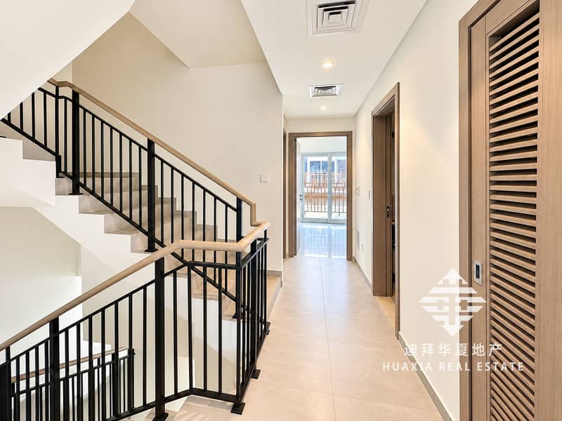 10 Bright Modern Staircase Hallway. png