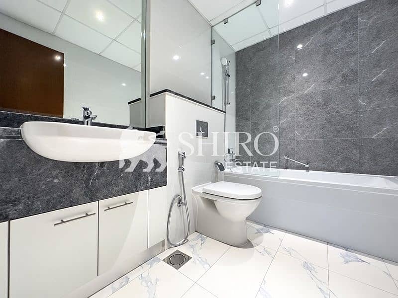 18 Bathroom 001. jpg