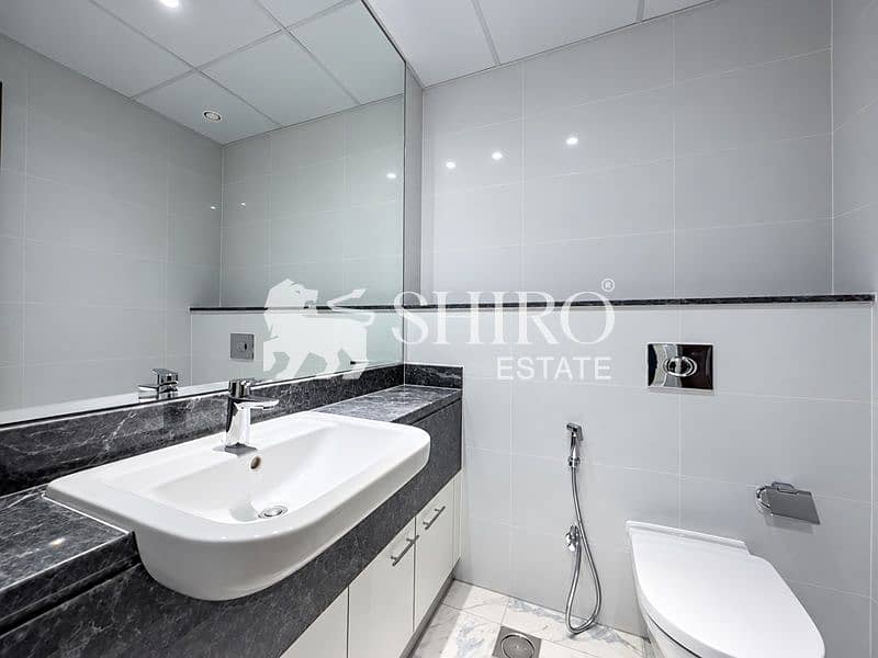 20 Bathroom 003. jpg