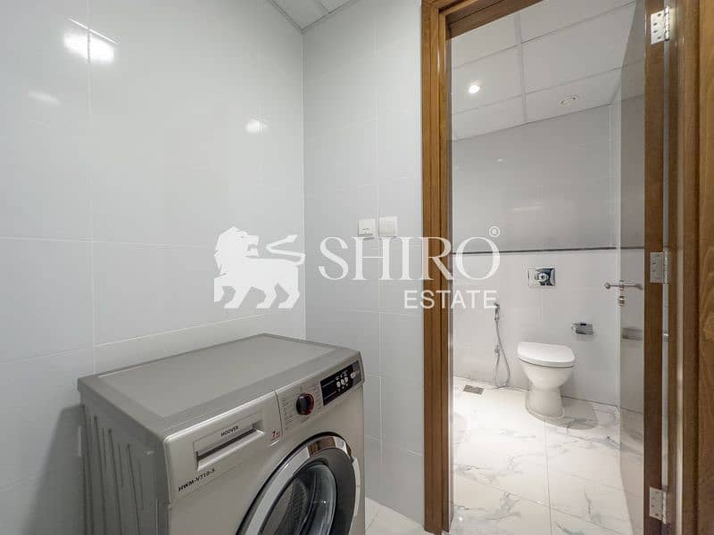 21 Bathroom 004. jpg