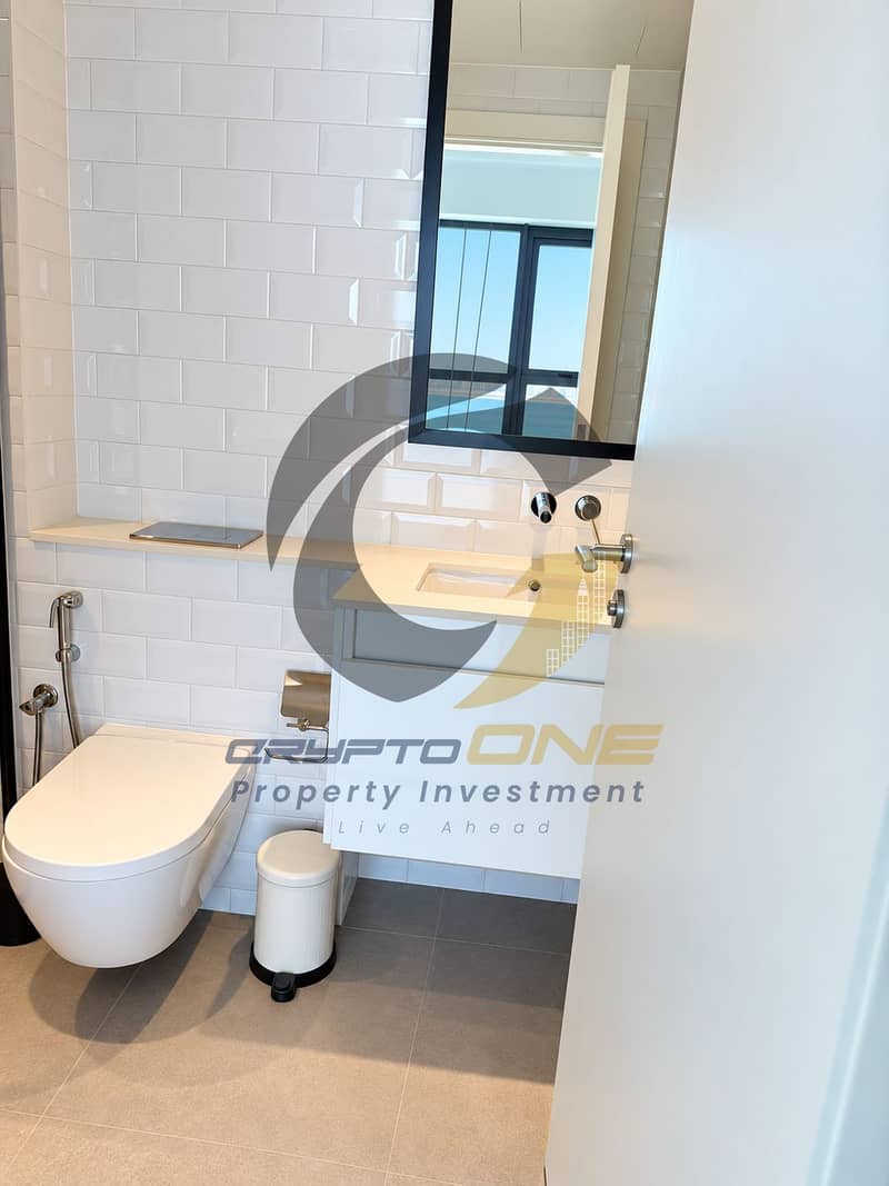 13 04_bright_minimalist_tiled_bathroom. png