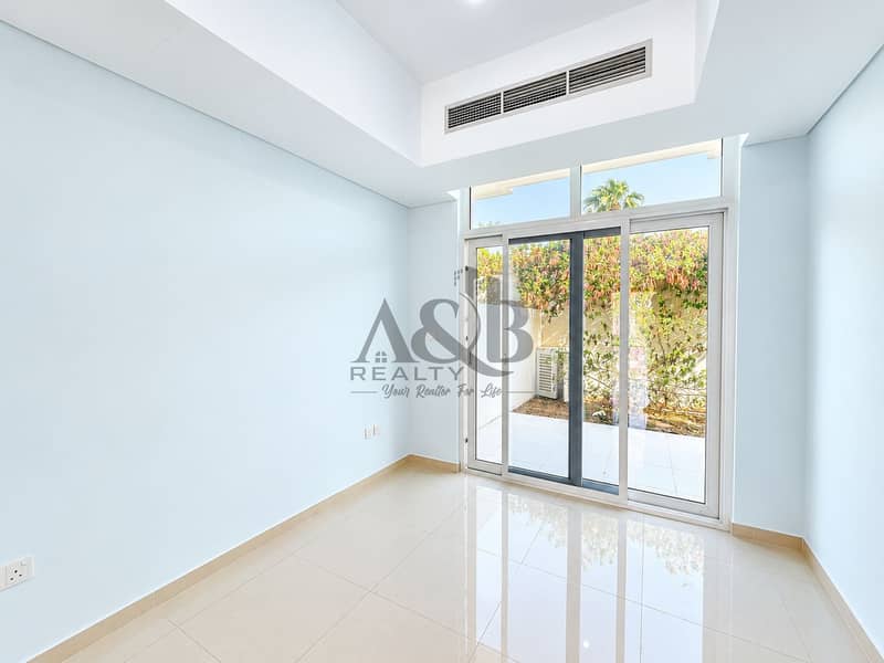 3 Bright Minimalist Room with Garden View. png