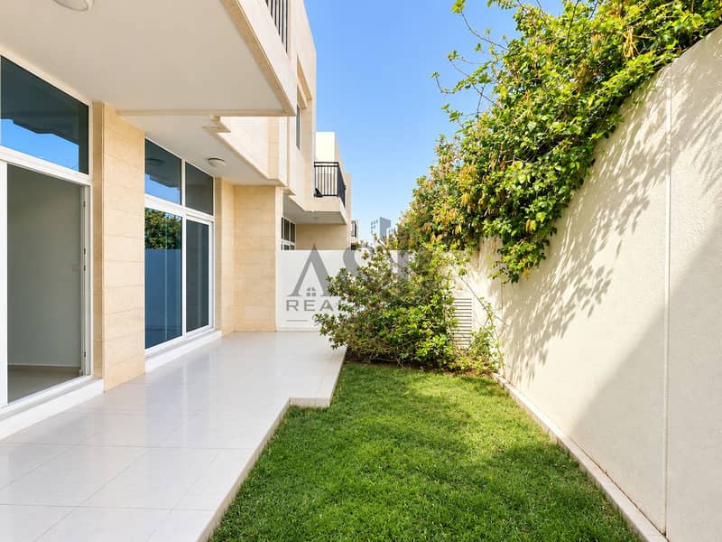 10 Sunlit Modern Patio and Garden Strip. png