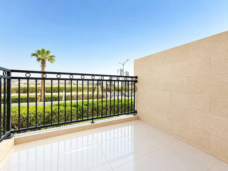 22 Sunny Modern Balcony with Palm Views. png