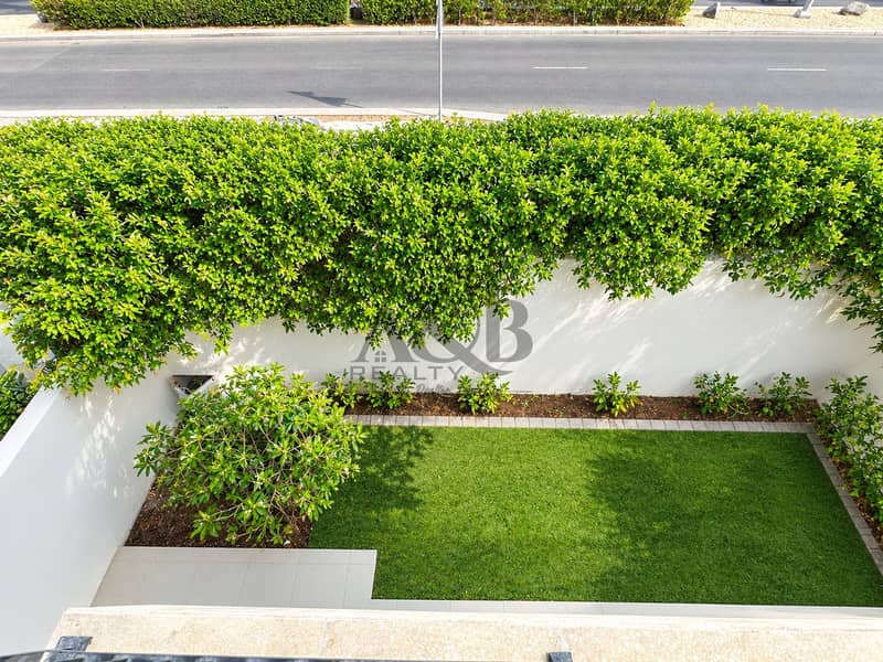 23 Overhead View of a Modern Garden Courtyard. png