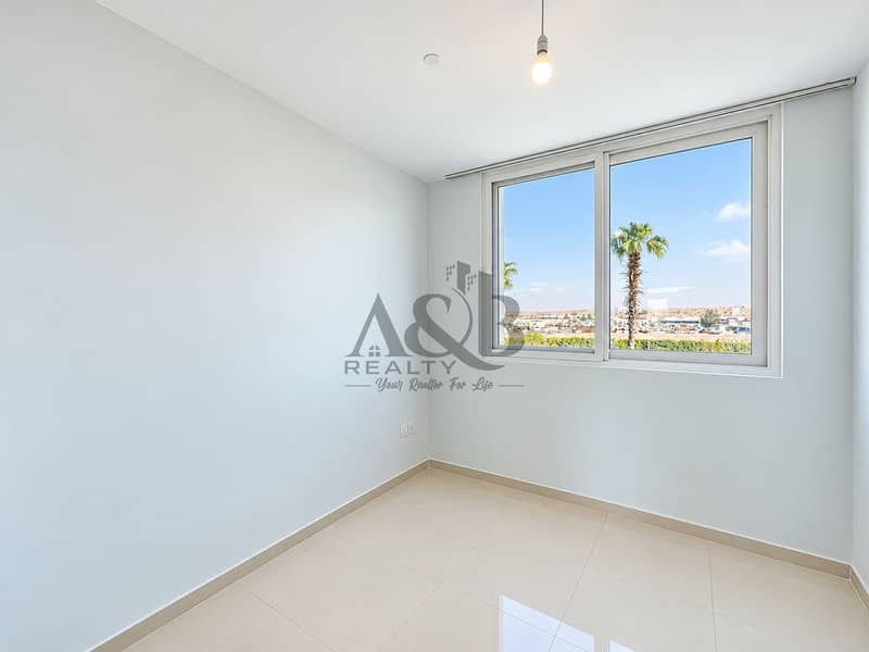 24 Minimal Room with Palm View. png