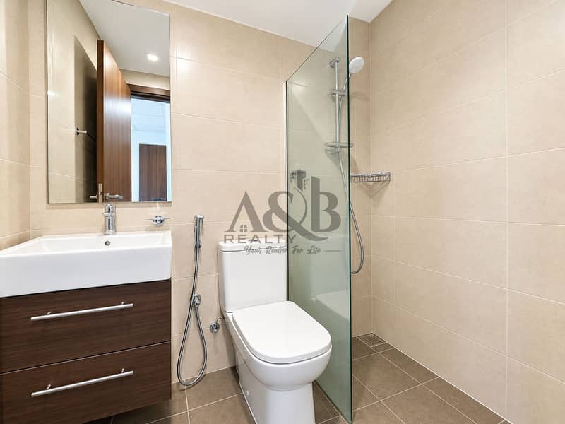 27 Modern Minimalist Bathroom Interior. png