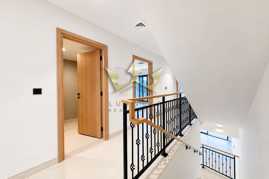 17 Modern Hallway Overlooking Stairwell. png