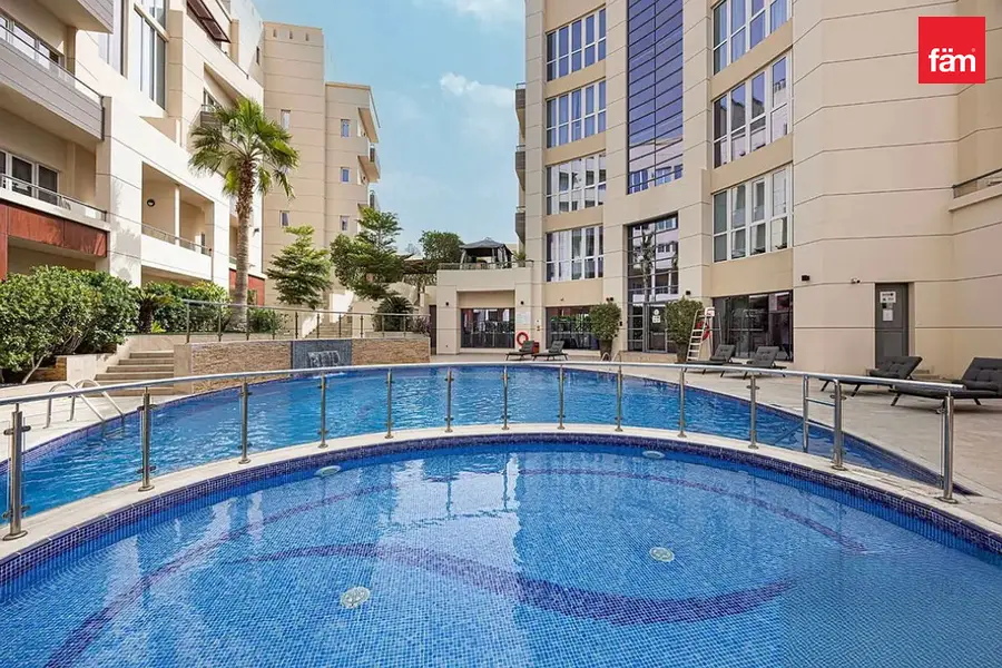Furnished upgraded Spacious 1 Bed | Ground Floor