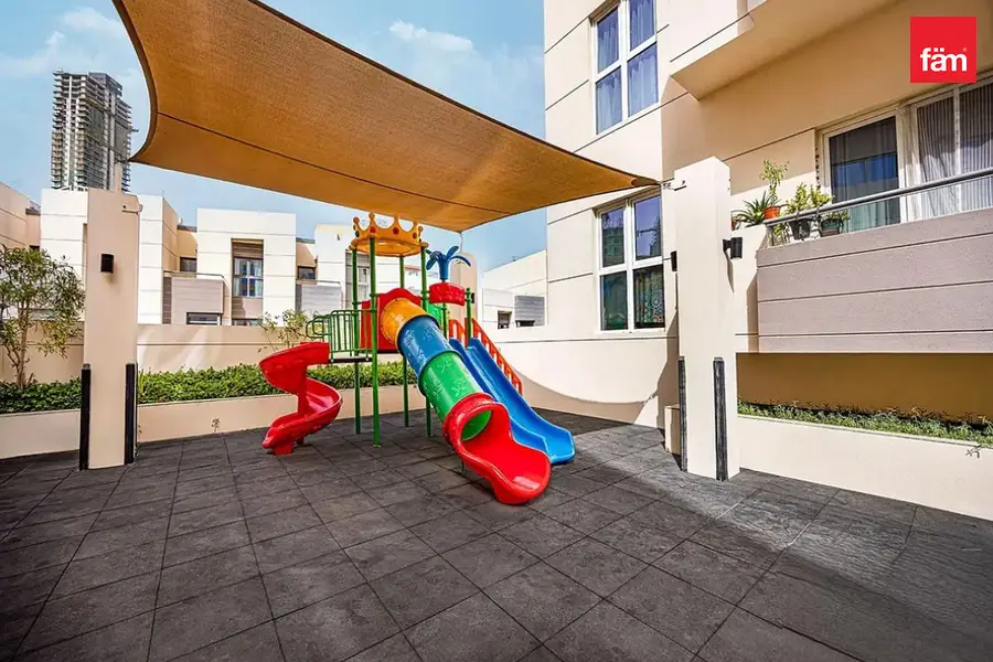 Furnished upgraded Spacious 1 Bed | Ground Floor