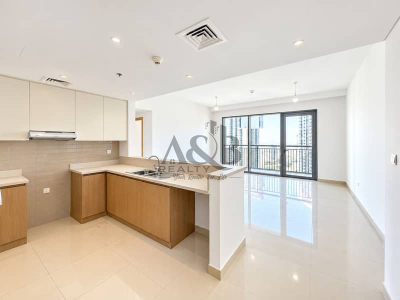 7 Bright Modern Kitchen with City Skyline. png