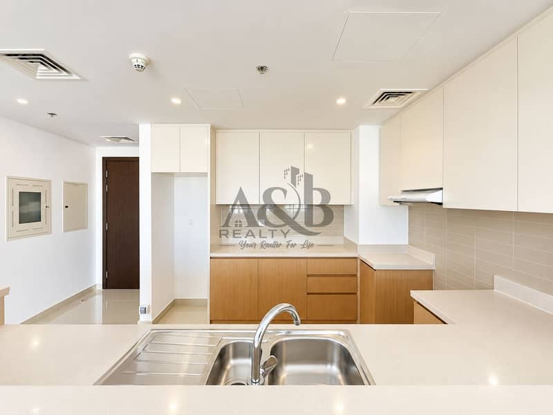 10 Bright Modern Minimalist Kitchen. png