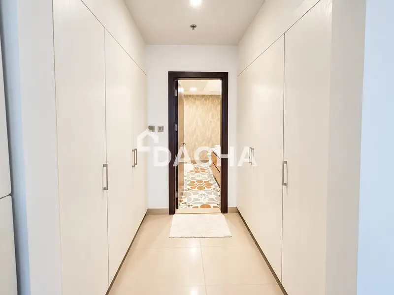 Overlooking Park & Pool | Bright & Spacious | VOT