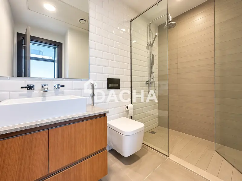 Overlooking Park & Pool | Bright & Spacious | VOT