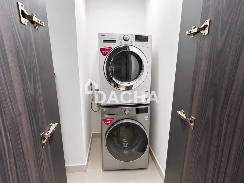 Overlooking Park & Pool | Bright & Spacious | VOT