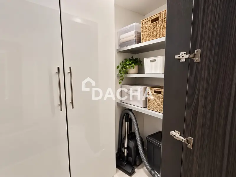 Overlooking Park & Pool | Bright & Spacious | VOT