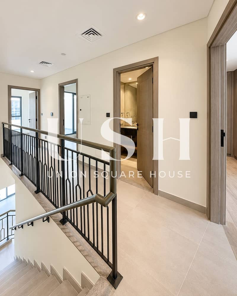 7 Modern Landing with Geometric Stair Railing (1). png