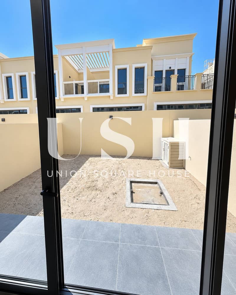 9 Sunny Modern Townhouse Courtyard (2). png