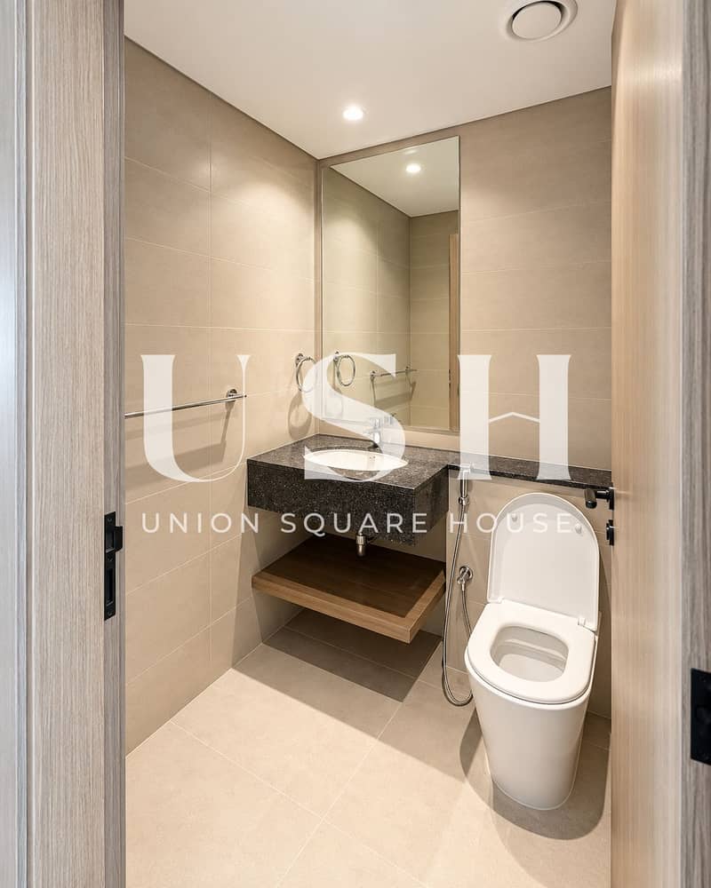11 Minimal Modern Bathroom Entry. png