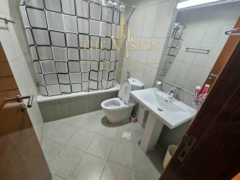 10 3d7d059c-dbf5-41a2-8160-c58a14349bf7. jpg