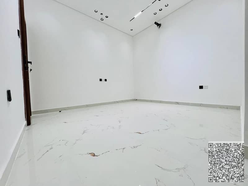 14 d121359a-ceff-4b85-bf2b-2500eb0a614b. jpg