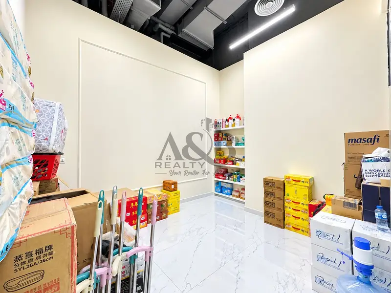 PRIME LOCATION| FULLY FITTED | 2 PARKINGS | RENTED