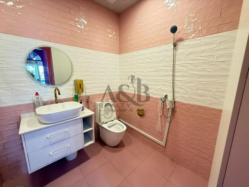 PRIME LOCATION| FULLY FITTED | 2 PARKINGS | RENTED