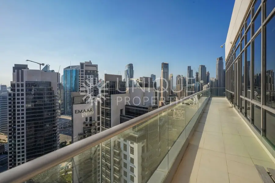Exclusive 3BR | Burj Khalifa View | Prime Location