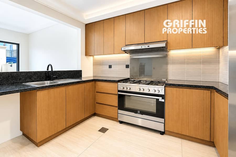 3 Bright natural kitchen showcase-3. png