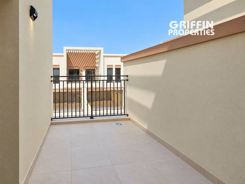 3 Naturally retouched balcony property photo-6. png