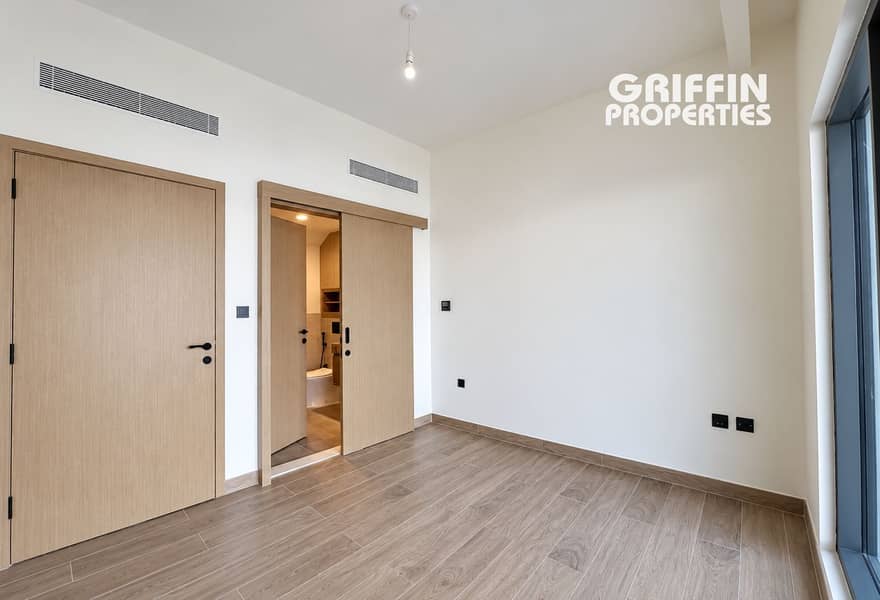 7 Bright bedroom and ensuite-14. png